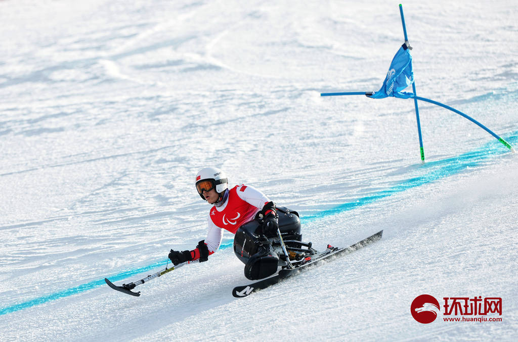 男子|中国选手梁子路获高山滑雪男子大回转（坐姿组）铜牌