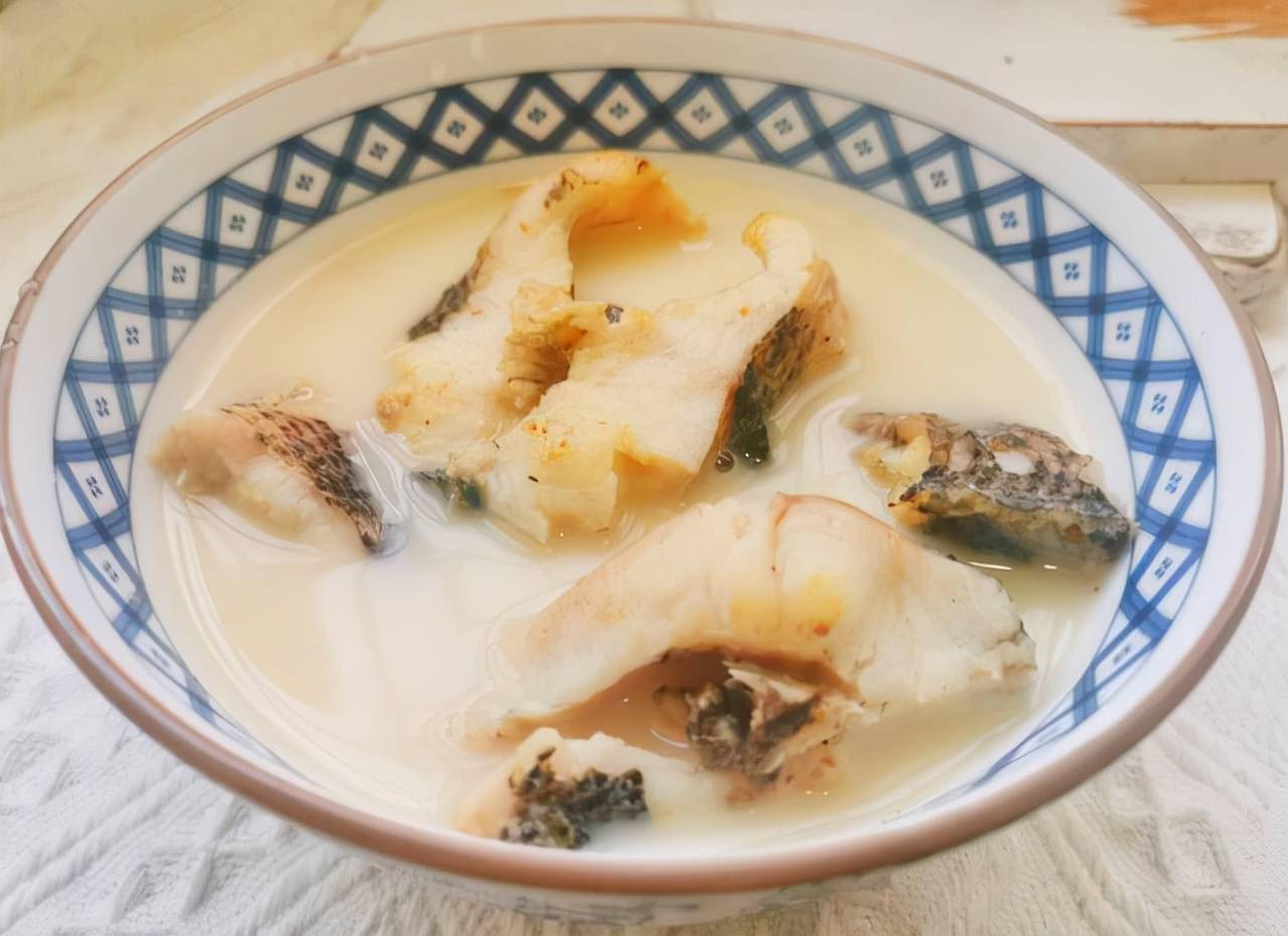 记住两个小窍门,汤鲜味美,没有土腥味_鱼肉_表面_蛋白质