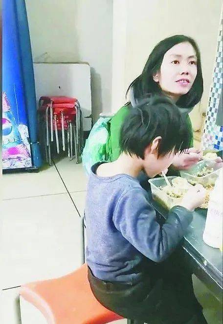 扩散！这名女子带着孩子在哈尔滨一家饭店吃过饭，全网都在寻找她！