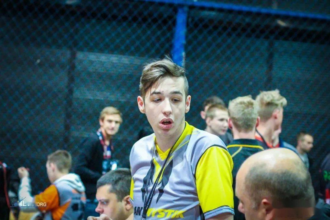 秃瑟考古csgo首届出印花胶囊的赛事卡托维兹2014