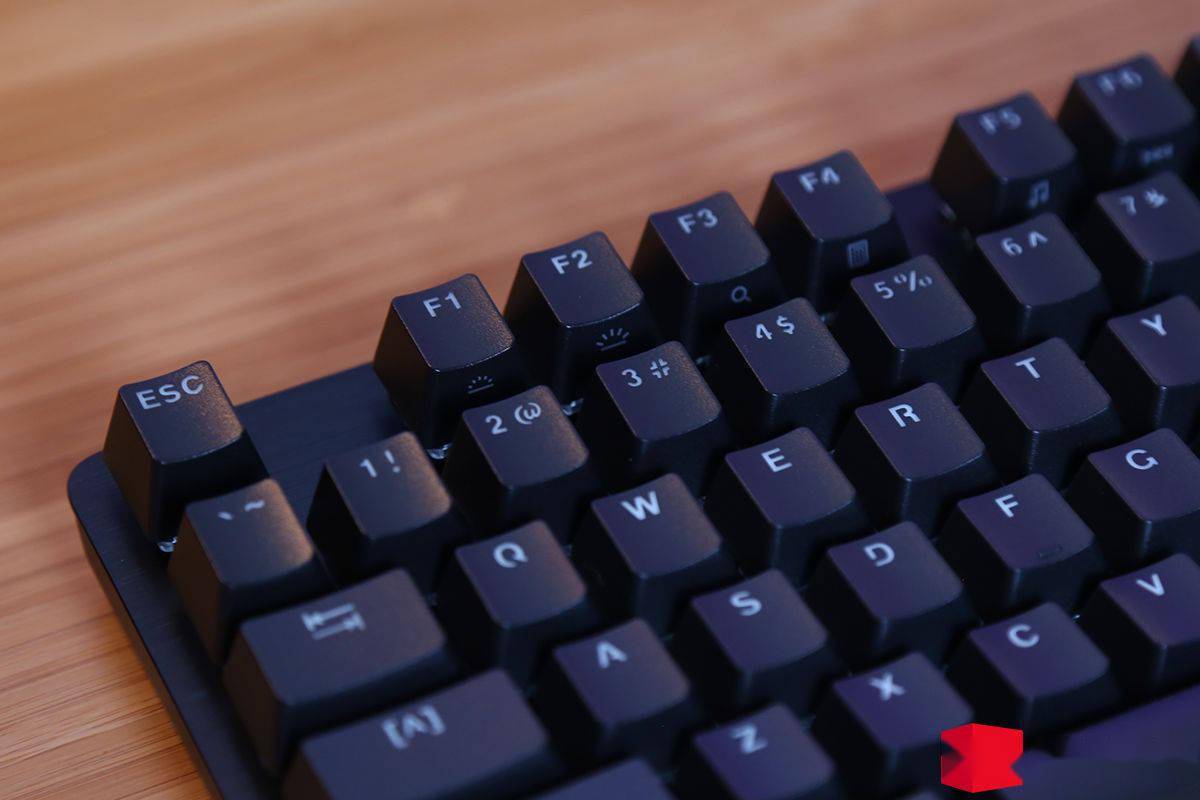 罗技 G412 TKL SE 键盘开箱：T 轴适用广泛，做工扎实价格香