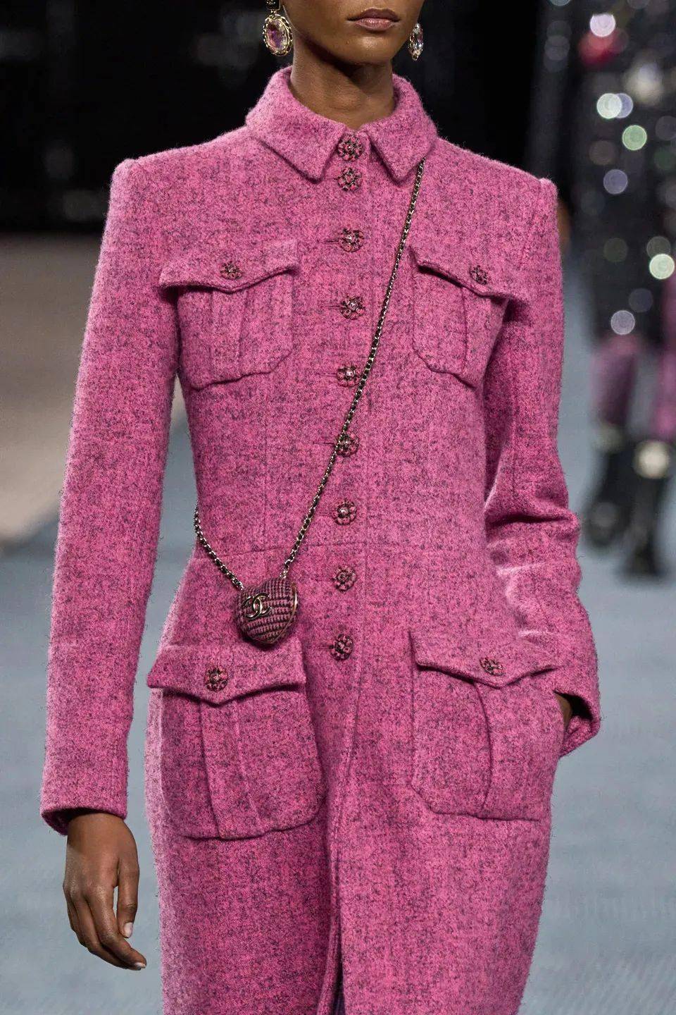 Chanel 想穿上香奈儿,对他说“我爱你”