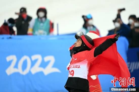 滑雪|中国选手武中伟获残奥单板滑雪男子坡面回转-LL1级冠军