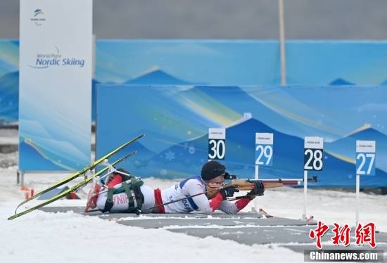 中國選手劉夢濤獲殘奧冬季兩項男子長距離-坐姿項目冠軍_射擊_滑行_靶