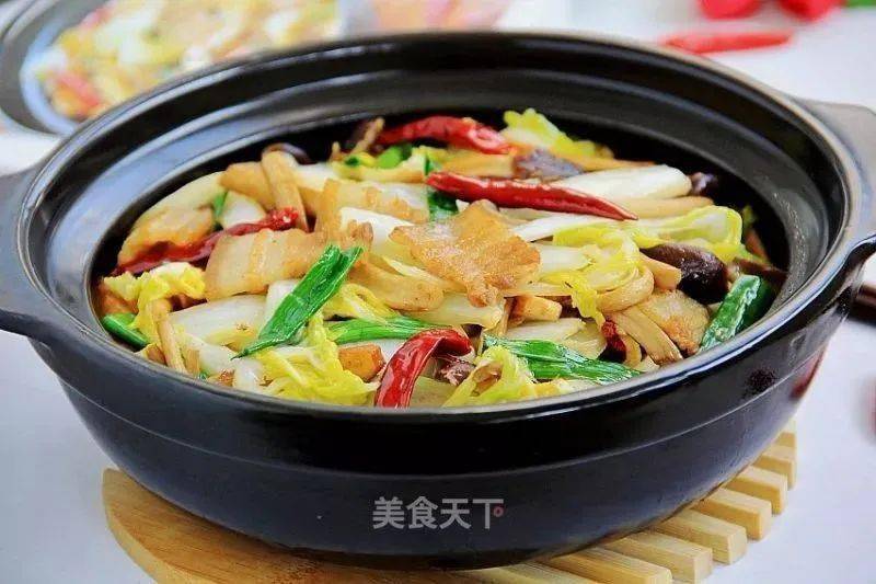 17)上午點心:好吃點餅乾 純牛奶午餐:紅燒鴨蘑菇小炒海帶豆腐湯下午