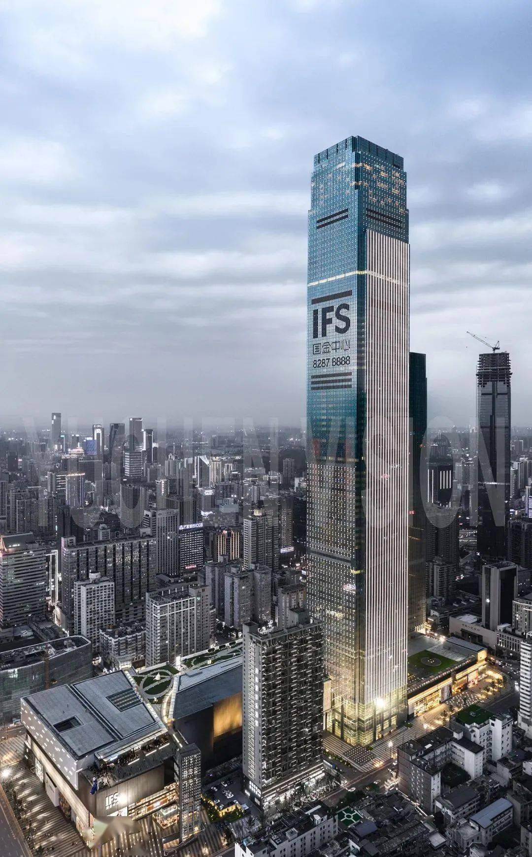 452米 城市:长沙苏州国际金融中心高度:450米 城市:苏州南京紫峰大厦