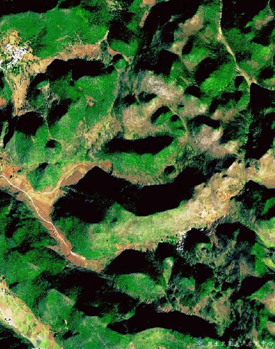 高分二号拍摄的罗平峰林丨中国高分观测高分二号拍摄的呼伦贝尔丨中国