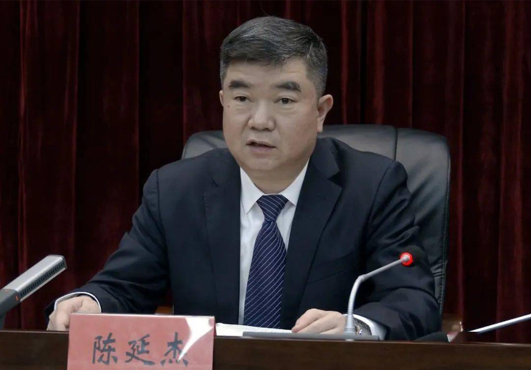 3月12日,区委书记陈延杰主持召开疫情防控工作调度会,陈延杰在会上