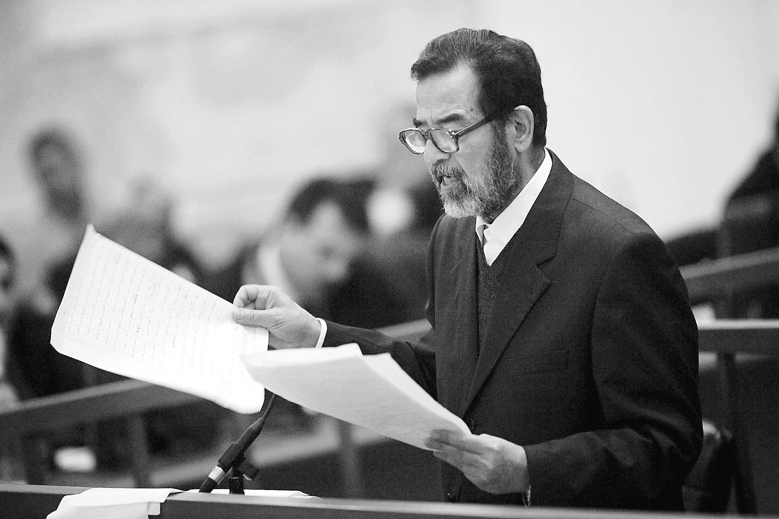 萨达姆在2003年被捕受尽美军折磨和羞辱为什么不在狱中自杀