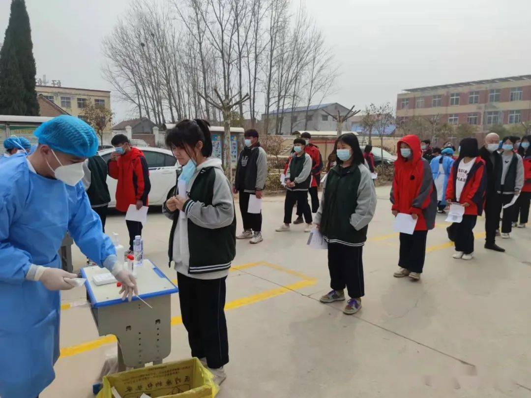 曹县县委副书记县长孟令选实地督查教育系统疫情防控及全员核酸检测