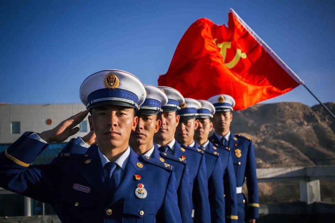 海北州海晏县环城东路消防救援站 四级消防士周文强 摄《宣誓》海东市