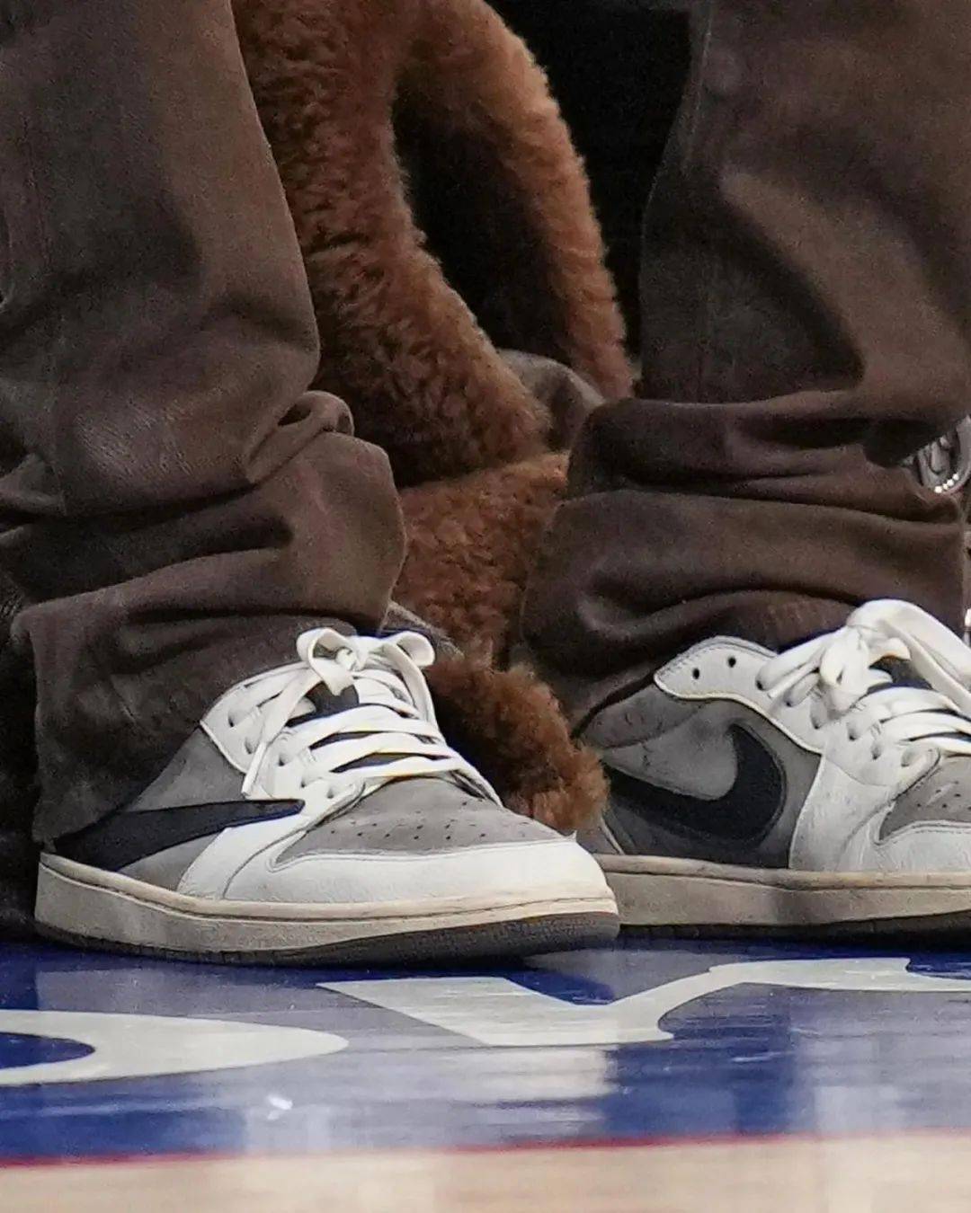 travisscottxairjordan1low