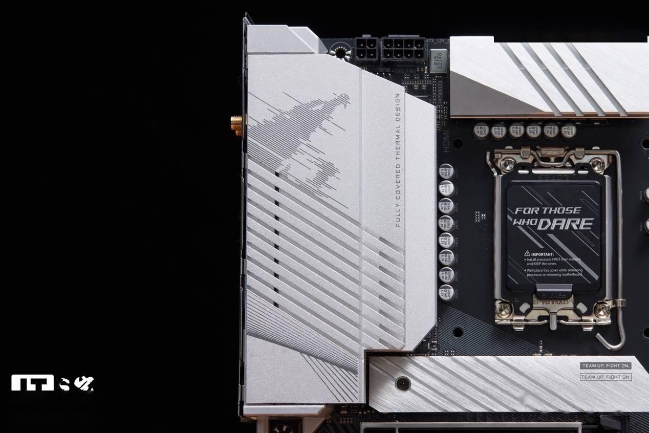 【IT之家开箱】技嘉雪雕 B660M 主板图赏：银装战甲，千元利刃