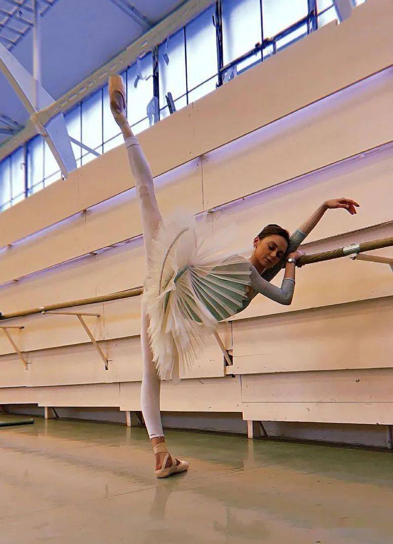 今天介绍一个俄罗斯芭蕾小网红_ionova_daria_马林斯基