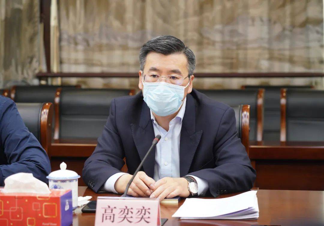 3月16日下午,区委副书记,区长高奕奕主持召开宝山区疫情防控指挥部