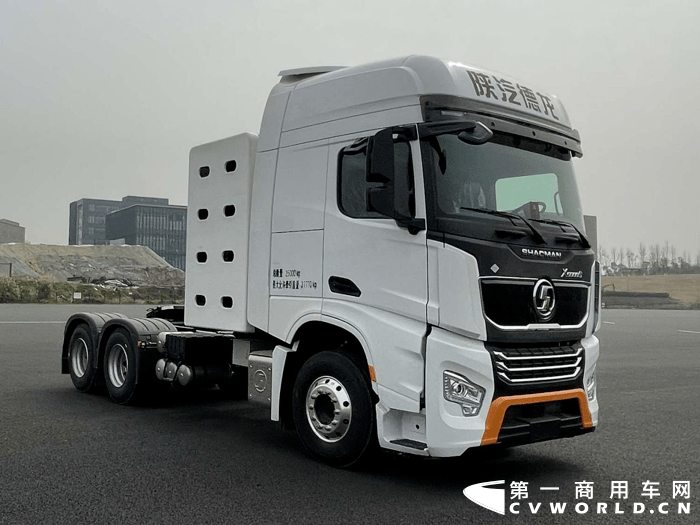 奔驰国产重卡横空出世解放陕汽谁更暴力354批牵引车看点头条