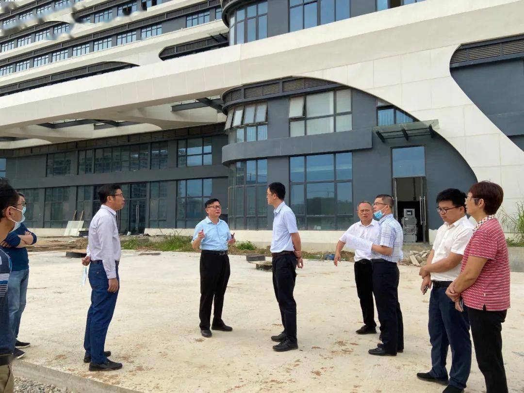 李熙副市长一行对新院区项目施工现场进行了实地走访,详细了解了项目