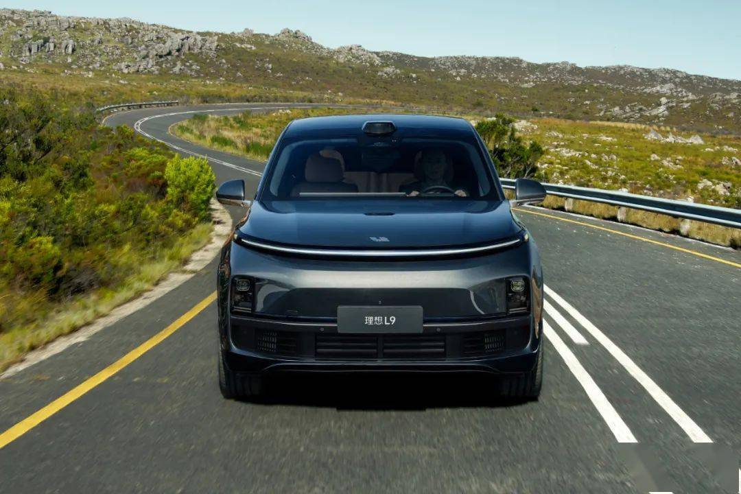 理想|?iPhone 14 Pro 工程图曝光 / 微博等 App 允许用户关闭个性化推荐 / 华为 P50E 发布