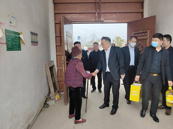 中国邮政储蓄银行河南省分行行长孙江涛到平舆县射桥镇西关居委调研驻