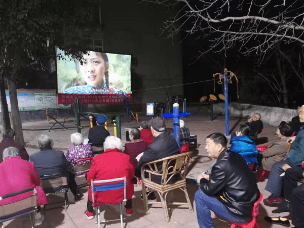 舞钢电影开展文化进社区公益电影放映活动