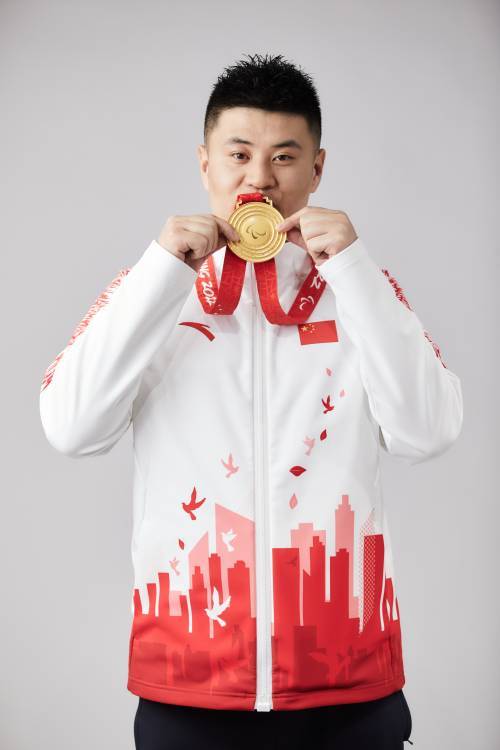 那个因假肢开裂错失奖牌的男孩 四年后圆梦北京冬残奥_孙奇_滑雪_训练