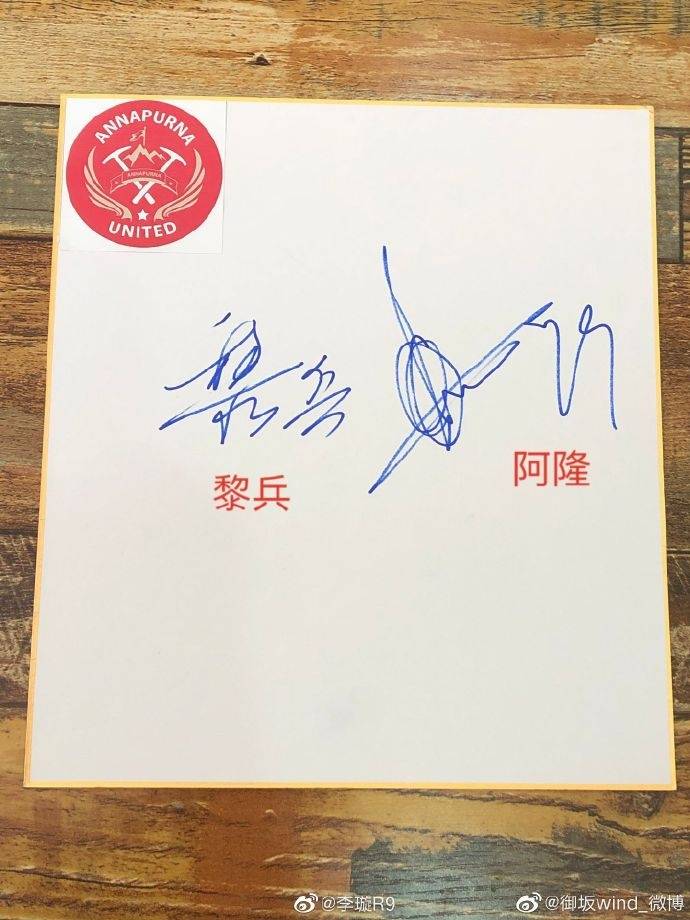 黎兵|李璇再晒签名对比照：巩汉林收藏的足球上的签名没一个是真的