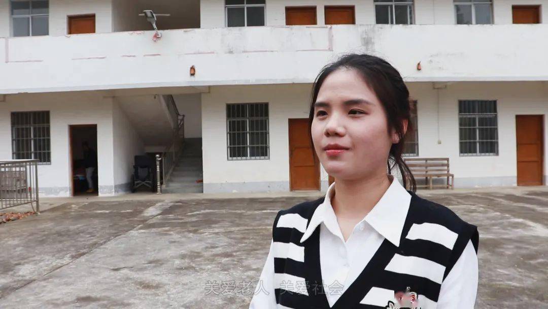 环江这群小学生为老送去欢歌笑语_东兴镇_关爱_雷锋