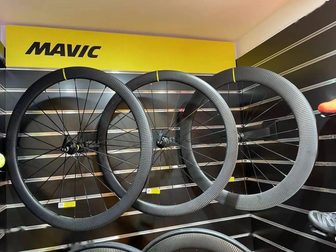 大铁新品百年沉淀打造独特美学法国maviccosmic系列碳纤维公路车轮组