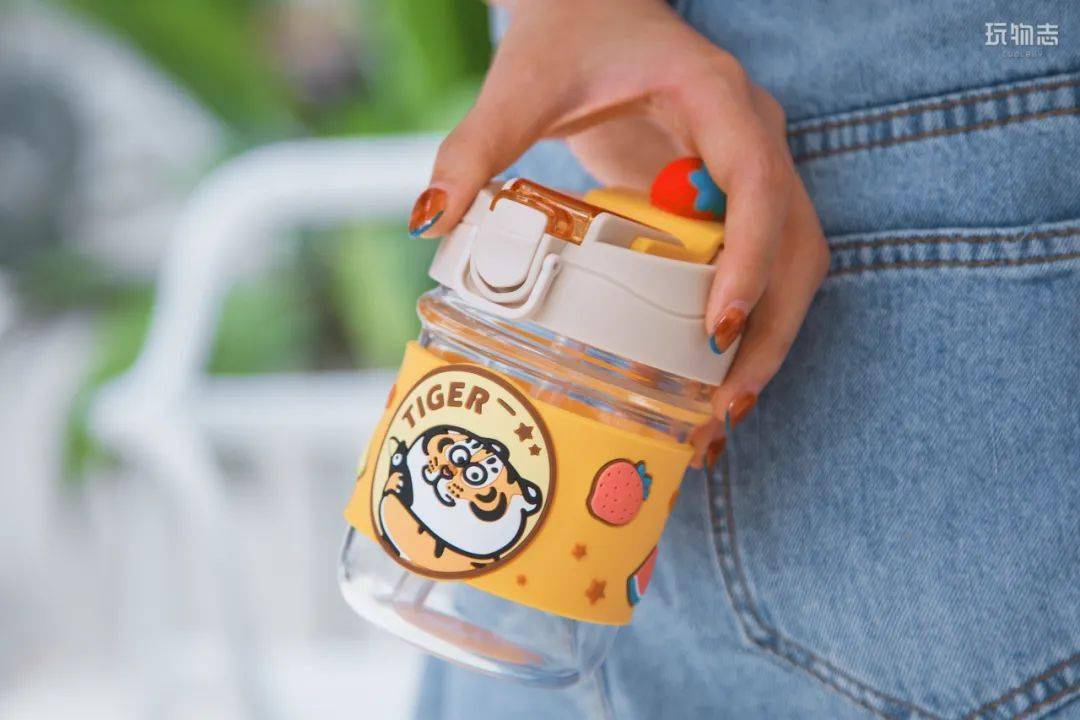 吸管火遍全网、一杯难求的胖虎杯，凭什么圈粉无数？｜A 口袋