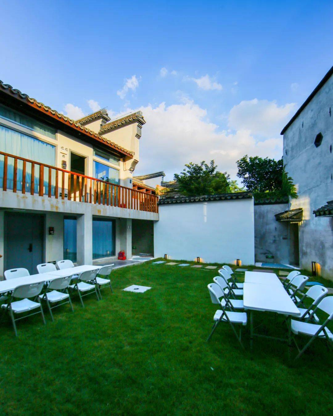 还可以在民宿尝试手作体验南浔古镇里的特色糕点……如果你喜欢独处