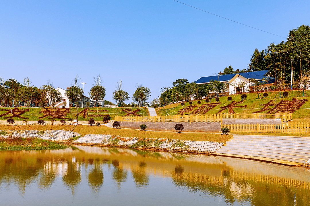 白箬铺镇大塘村花香,草绿,人和的精彩答卷写下天蓝,水美,因地制宜推进