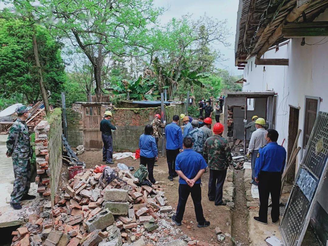 出動50餘人上猶一鄉鎮共拆除違法建設12處