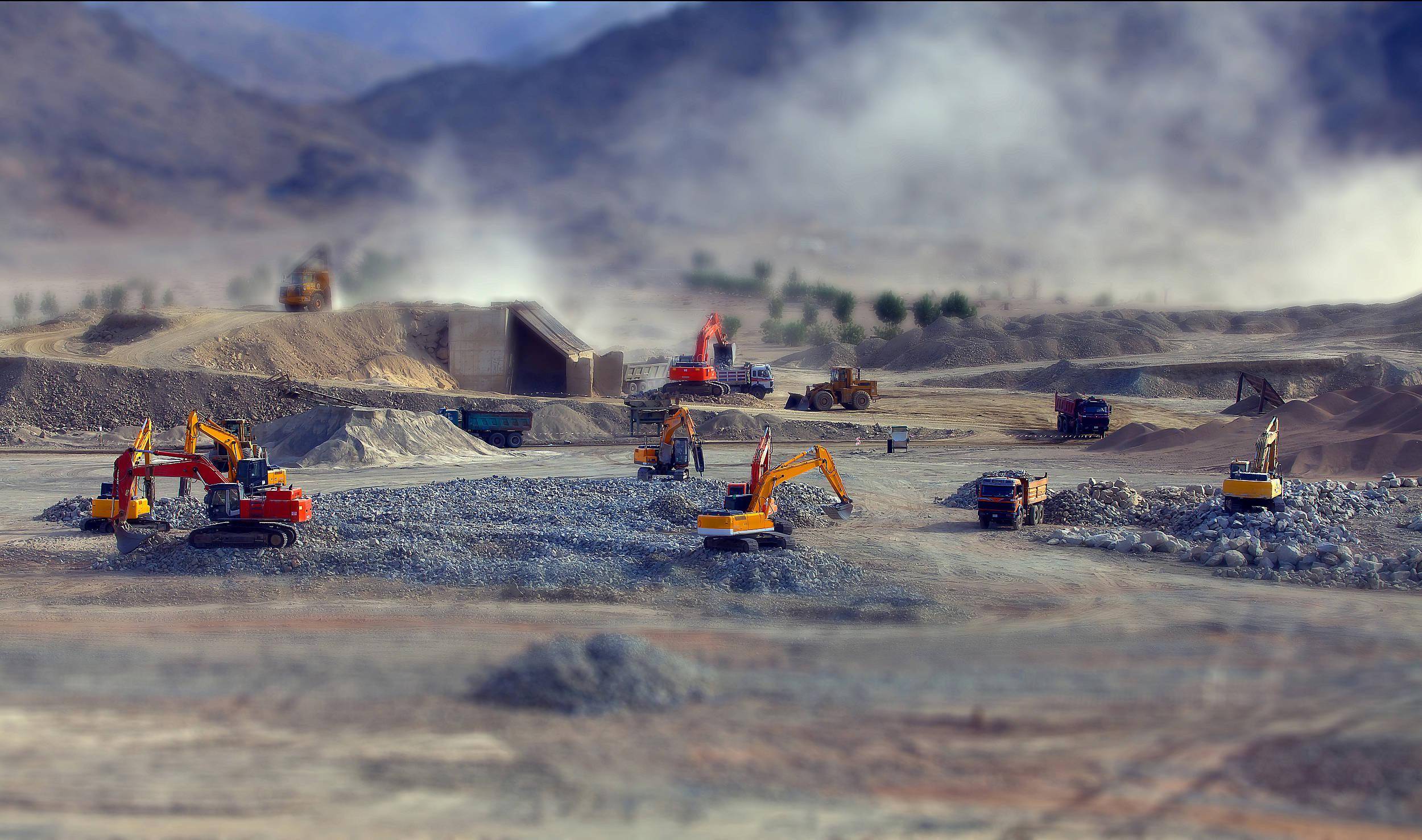 大赚157亿紫金矿业的危与机