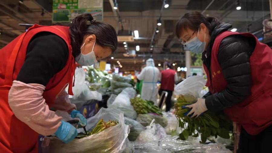 同时,根据门店要货订单,家家悦合理安排配送场次,对配送车辆进行全程