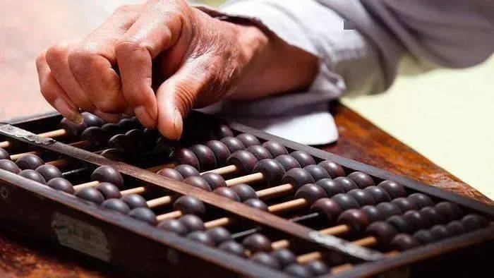 记忆中的老物件我家的旧算盘