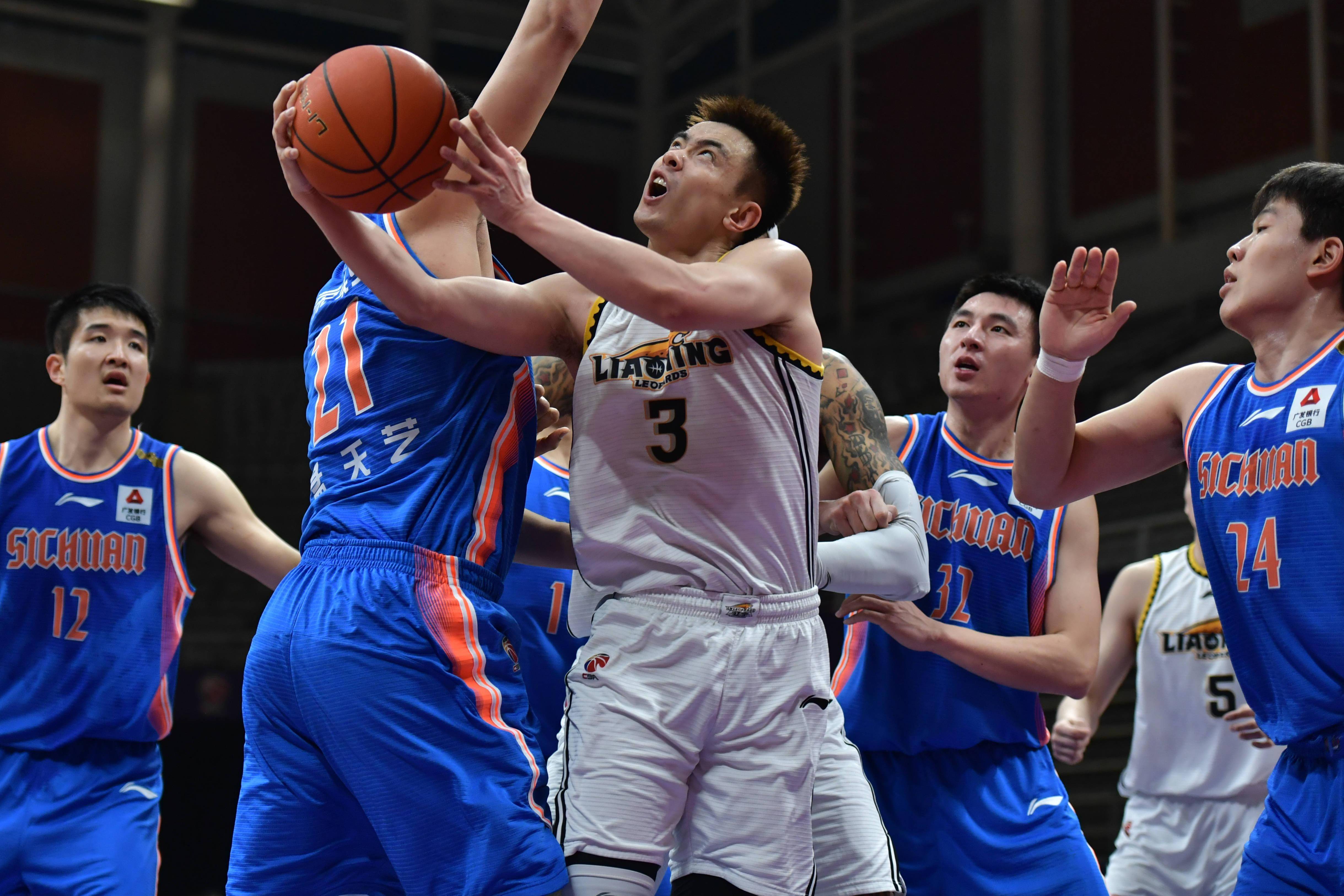篮球——cba第三阶段:辽宁本钢胜四川金荣实业_比赛_上篮_球员