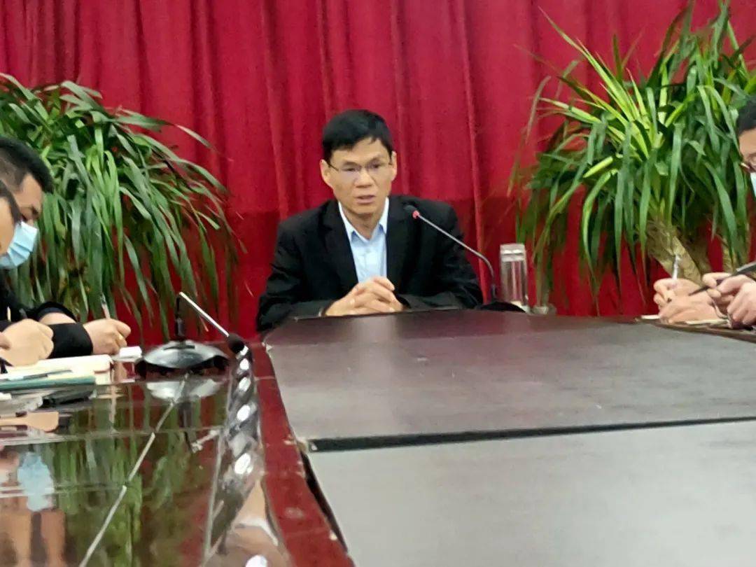 书记王玉东一行到平原德百广场视察复工复产情况,广场总经理王红霞