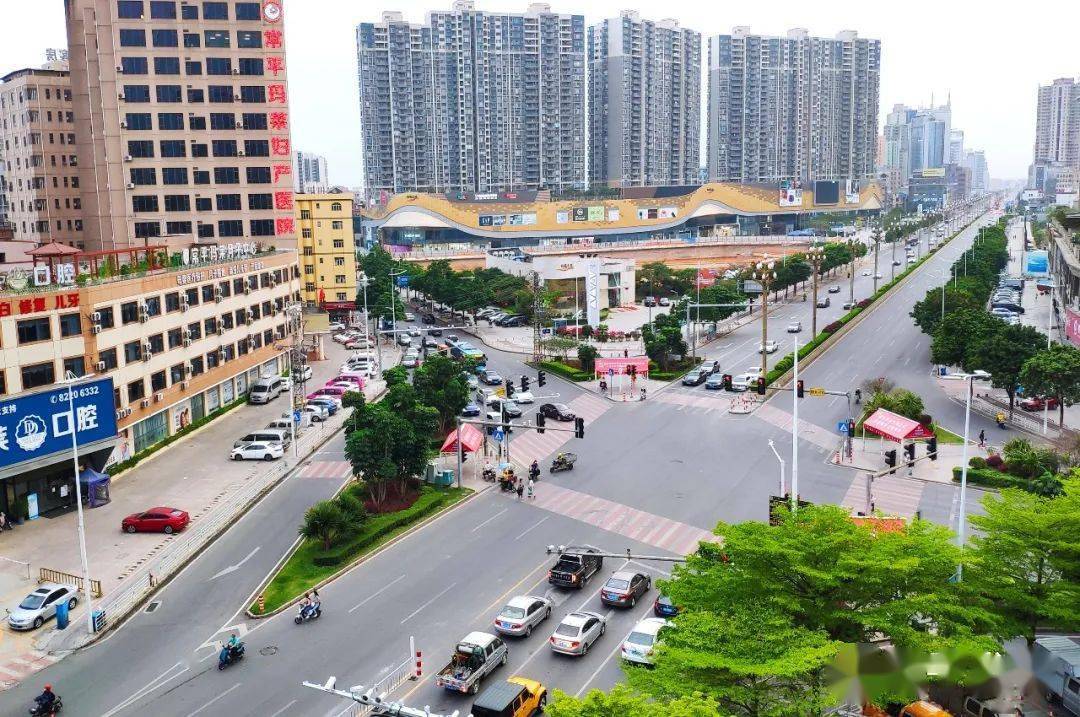 3月21日,记者走访看到,常平镇主要道路恢复通行,商业楼宇有序办公,村