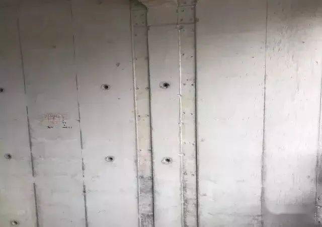 铝模预留洞口:传料洞口,泵管洞口,放线洞口;循环利用,方便