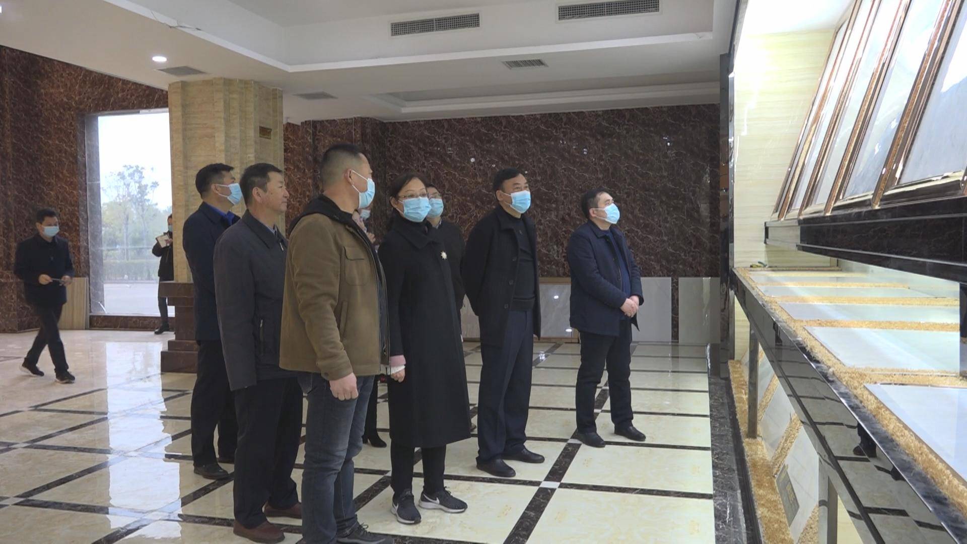 镇平县长黄静一线现场办公忙