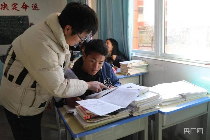 去年7月,陈意科老师带着一颗爱心奔赴四川凉山州布拖县布拖中学支教