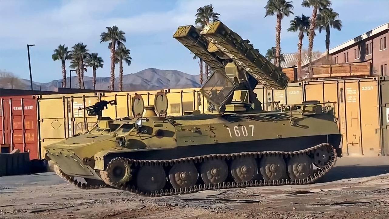 图片:美军军事演习中出现的苏制萨姆-13"金花鼠"野战防空导弹系统.