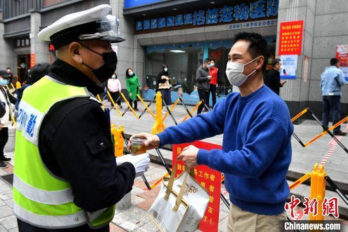 疫一线工作人员送茶的志愿活动,"我们计划在福州市区50个点进行配送