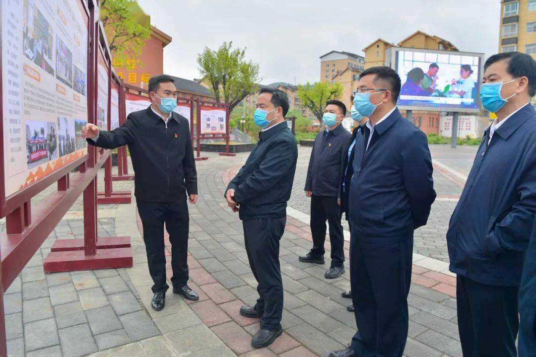 3月23日,州委书记陈昌旭到兴义市调研疫情防控,易地扶贫搬迁后续扶持
