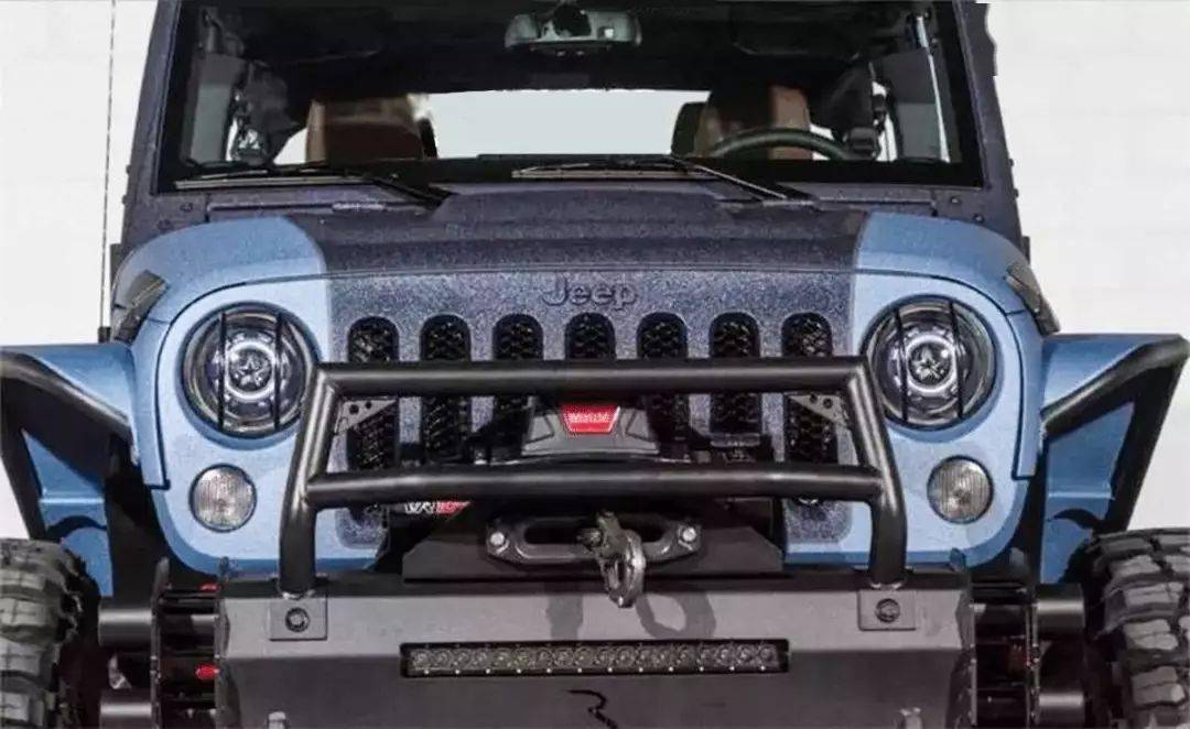 aev散热发动机舱罩,搭配rampage的挡泥板和前后杠,中间再加上warn绞盘