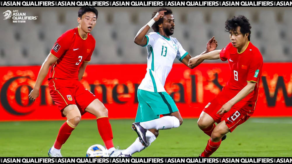 全场被动但拼劲十足朱辰杰点射助国足11战平沙特