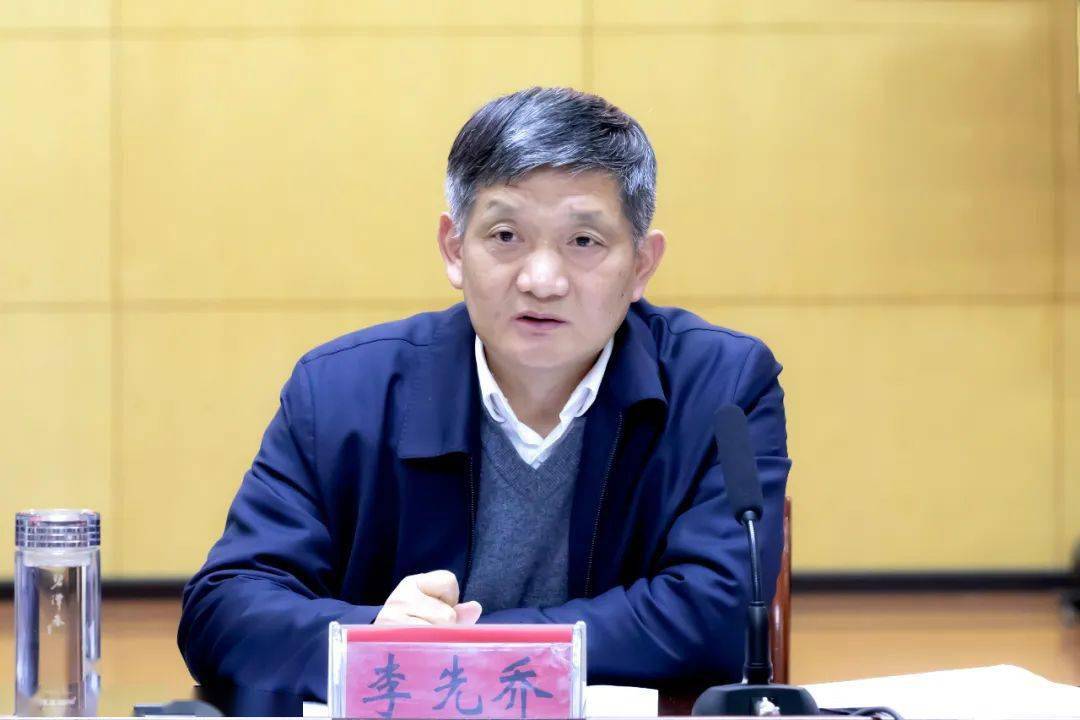 孝感市人大常委会副主任,安陆市委书记李先乔主持并讲话.