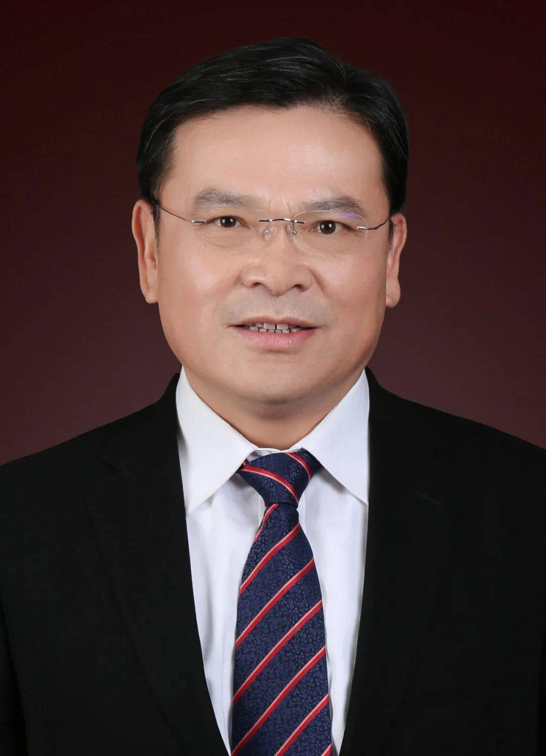 李叶青按照全生命周期设计建筑材料碳减排方案