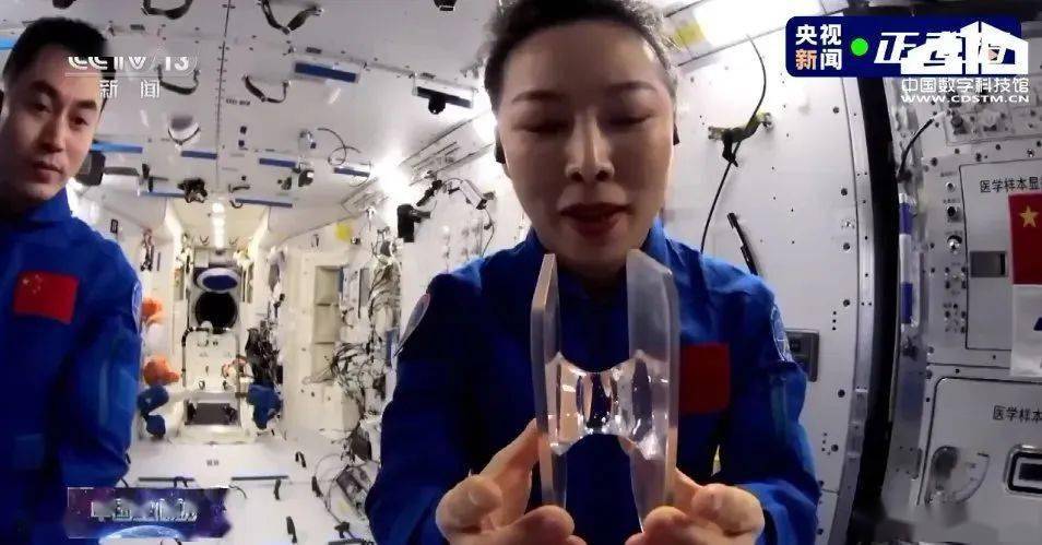 “天宫课堂”太精彩！冰墩墩在太空空翻会怎样？皮肤在太空会变好吗？