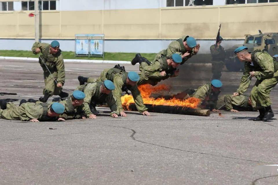 穿著海魂衫的俄軍四等人ВДВ其實是精銳毛子